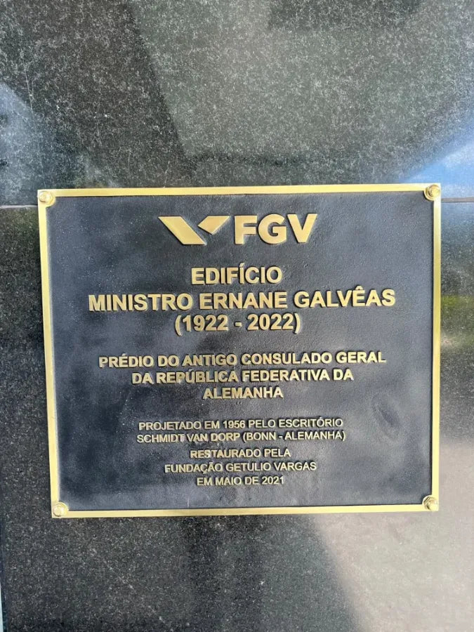 Placas em bronze